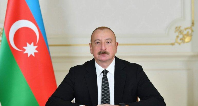 Prezident xalqı TƏBRİK ETDİ - FOTO Prezident xalqı TƏBRİK ETDİ - FOTO