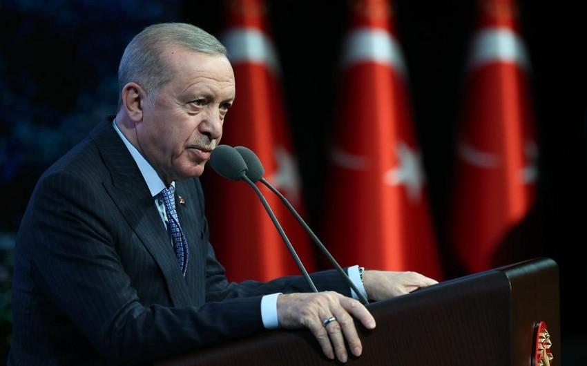 Ərdoğan Boluda yanğında ölən Gültekin ailəsi üzvlərinin vida mərasiminə qatılıb - YENİLƏNDİ