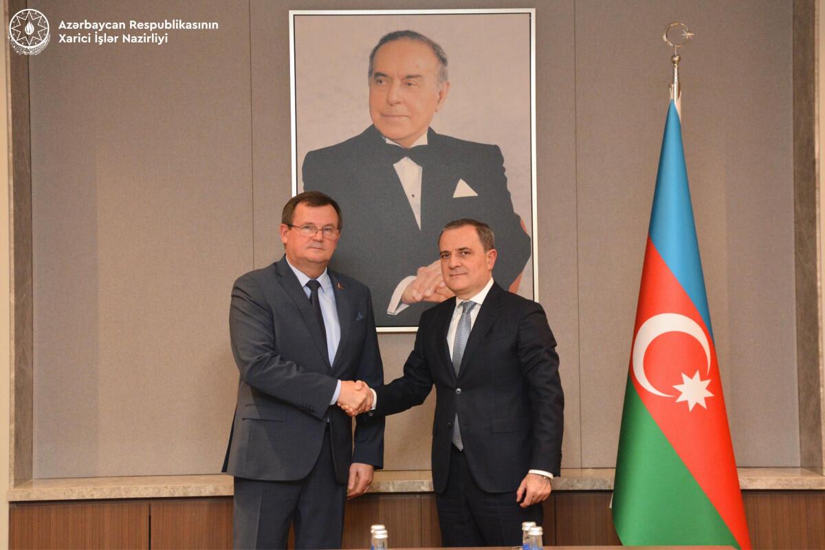 Ceyhun Bayramov Belarus səfiri Andrey Ravkovu qəbul etdi