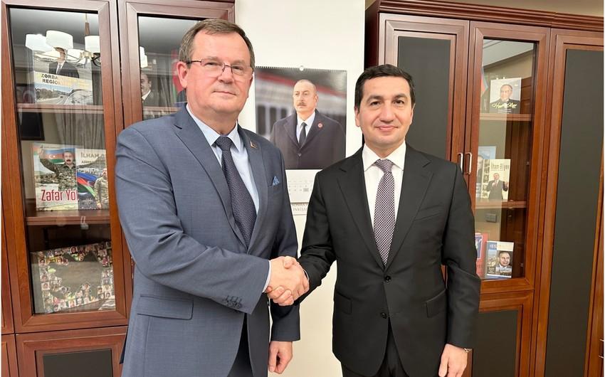 Hikmət Hacıyev Belarus səfirini qəbul etdi