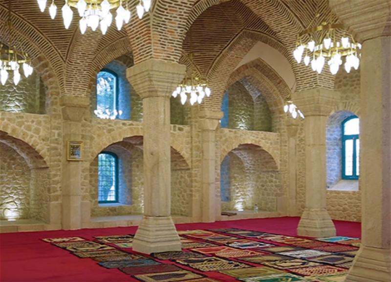 Azərbaycanda silahla məscidə girdi: HƏBS OLUNDU