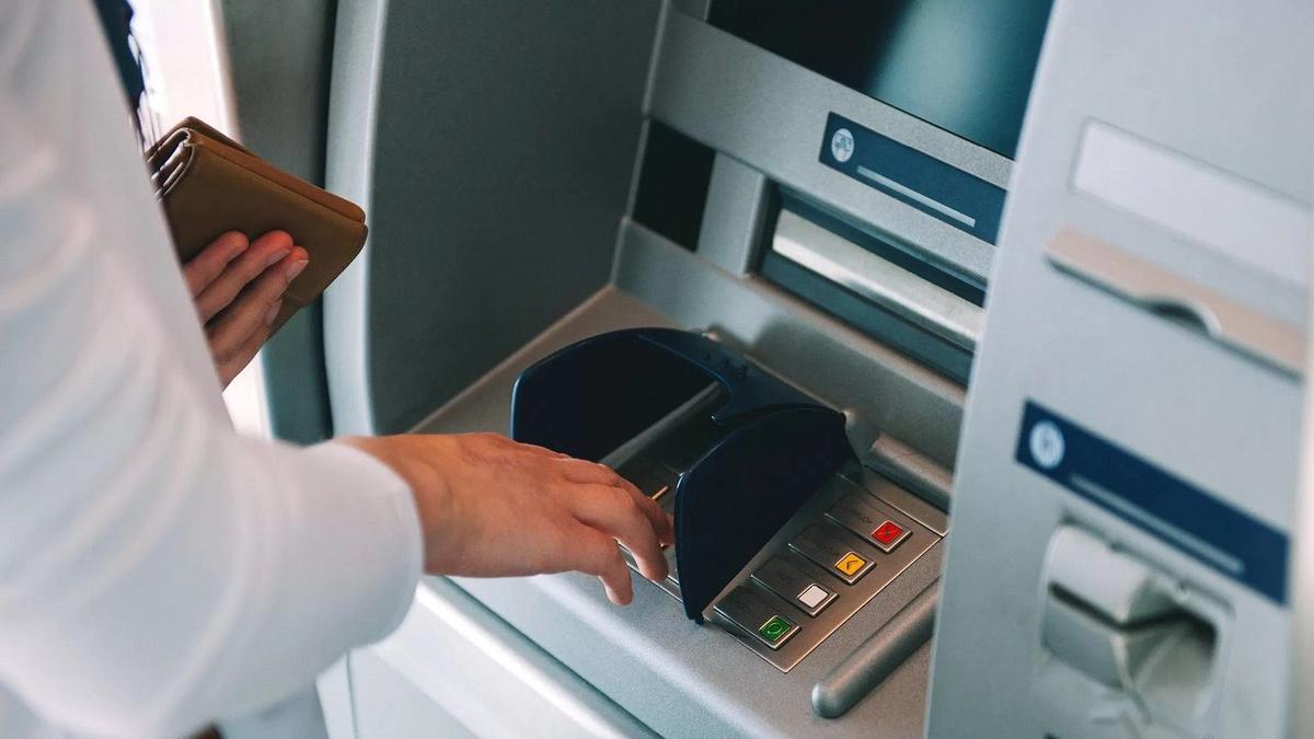 Azərbaycanda bankomatların sayı artıb Azərbaycanda bankomatların sayı artıb