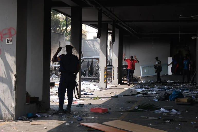 Həbsxanadan qaçan cinayətkarlar 140-dan çox qadın məhbusu öldürdülər