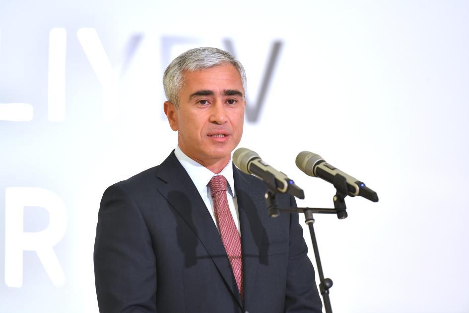 Heydər Əliyev Mərkəzində italyan heykəltaraşın sərgisi açılıb - FOTO