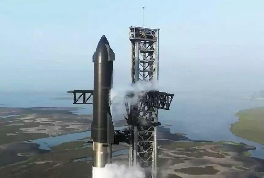 Maskın raketi partladı Maskın raketi partladı