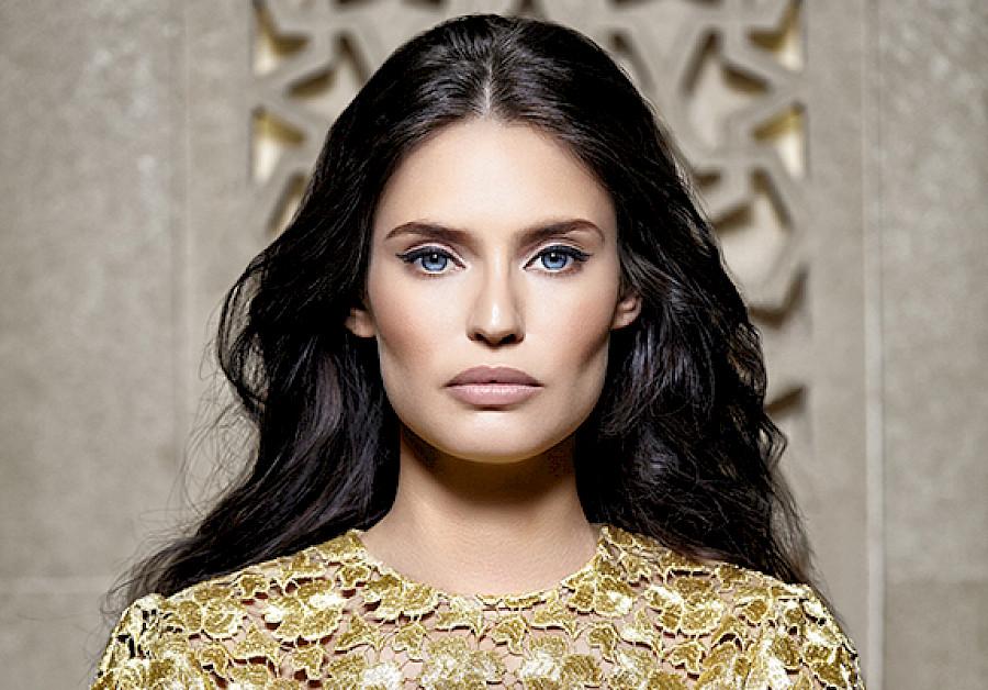Tanınmış model xərçəngdən əziyyət çəkir - FOTO Tanınmış model xərçəngdən əziyyət çəkir - FOTO