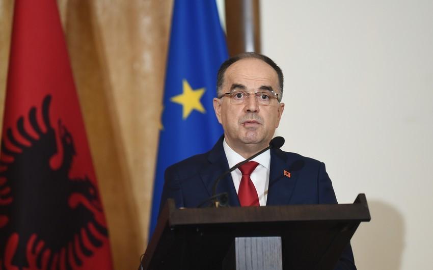 Albaniya Prezidenti Azərbaycana işgüzar səfərə gəldi