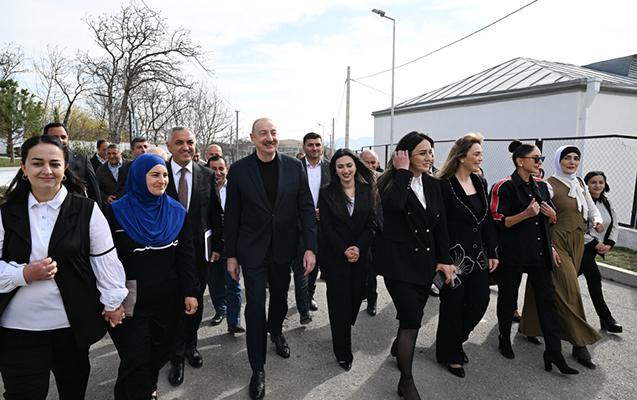 Prezidentin sakinlərlə görüşünün- VİDEOSU Prezidentin sakinlərlə görüşünün- VİDEOSU