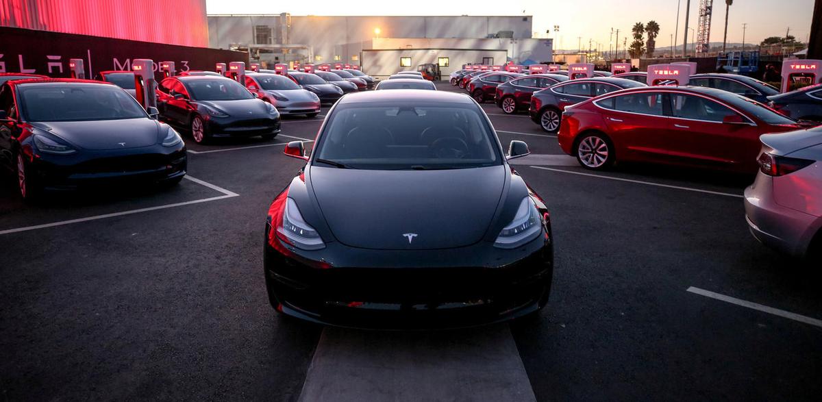 Almaniyada "Tesla" avtomobilləri yandı