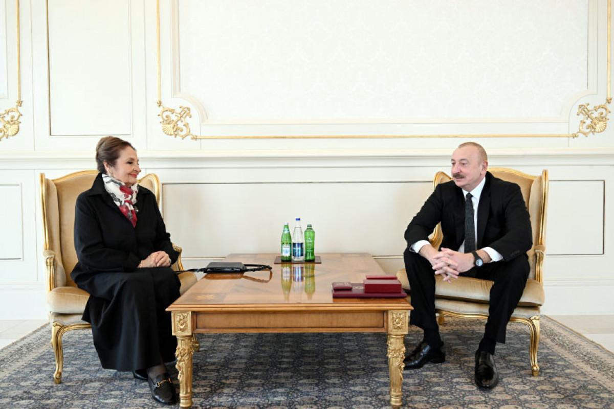 İlham Əliyev Şəfiqə Məmmədovaya “İstiqlal” ordenini təqdim edib - FOTOLAR