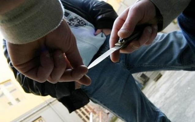 Gənc oğlan 16 yaşlı həmkəndlisini bıçaqladı Gənc oğlan 16 yaşlı həmkəndlisini bıçaqladı