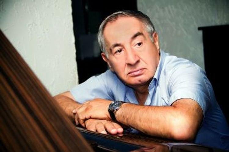 Xalq artistinin vəziyyəti pisləşdi: Əməliyyata götürüldü
