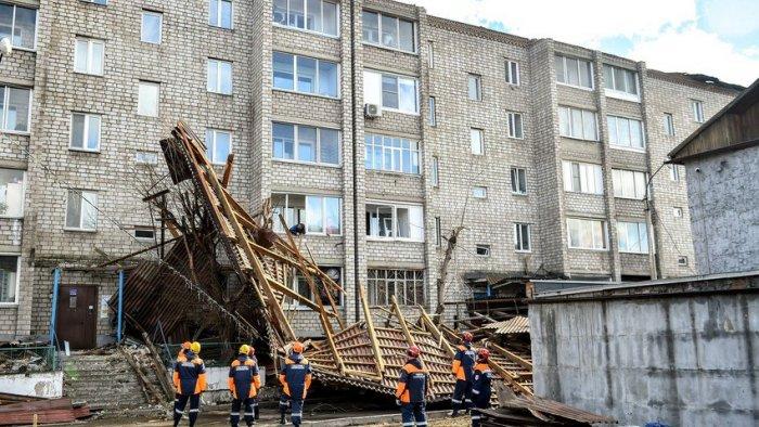 Rusiyada qasırğa: 75 mindən çox insanı işıqsız qaldı