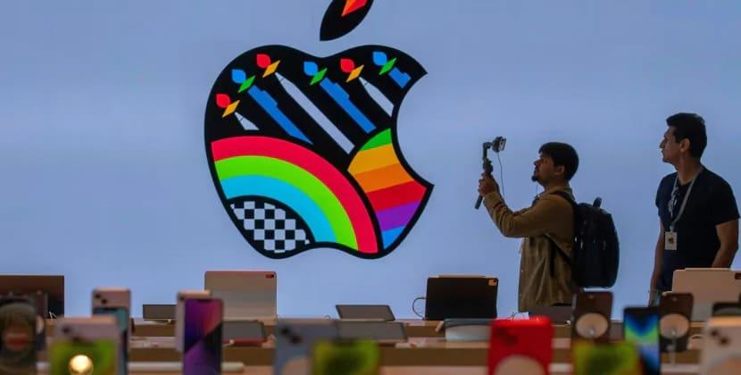 “Apple” tariflərdən yan keçmək üçün Hindistandan ABŞ-a 600 ton “iPhone” göndərdi