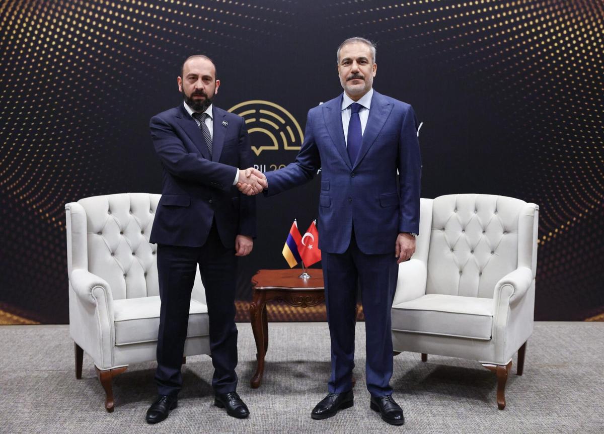 Hakan Fidan Ararat Mirzoyanla görüşdü