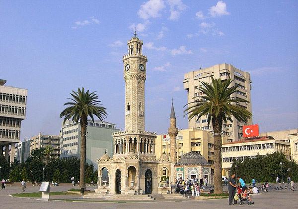 İzmirdə zəlzələ oldu