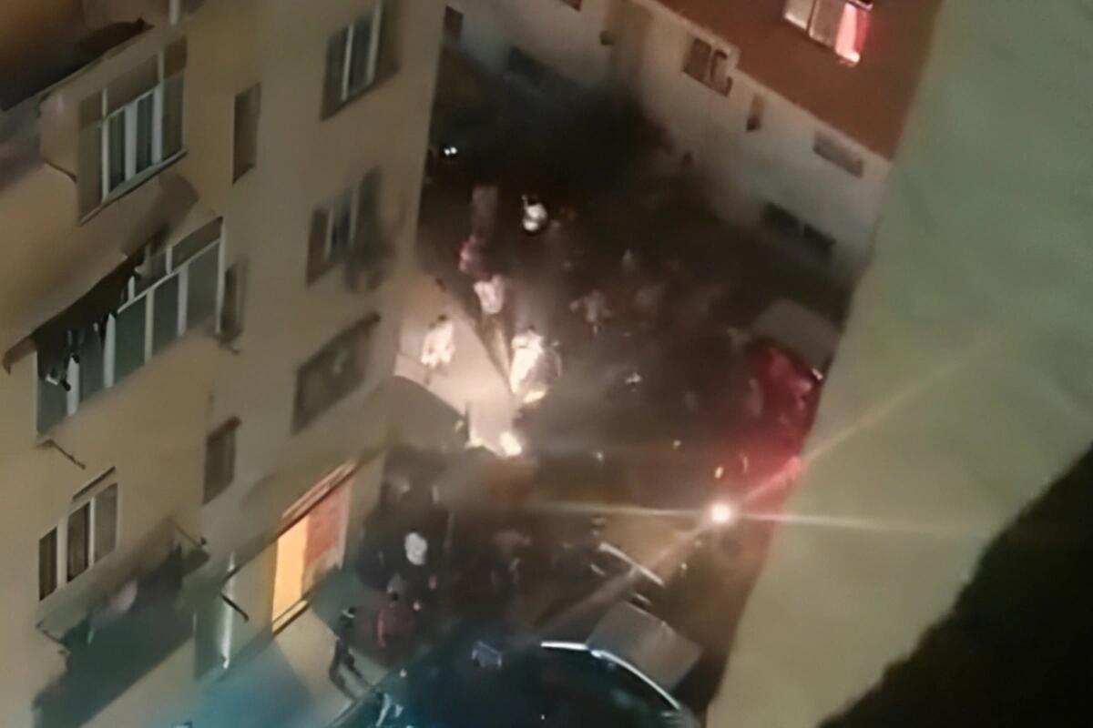 Bakıda dəhşətli ailə faciəsi: Qadının başını kəsdilər, ər özünü 14-cü mərtəbədən atdı