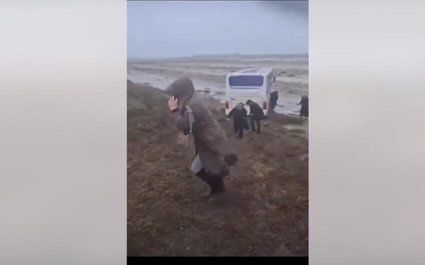 Bakıda sərnişin avtobusu qəzaya uğradı