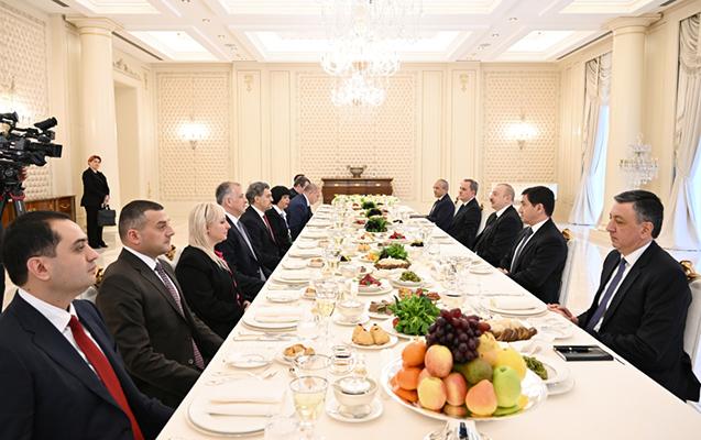Azərbaycan və Gürcüstan prezidentlərinin nahar əsnasında geniş tərkibdə görüşü olub
