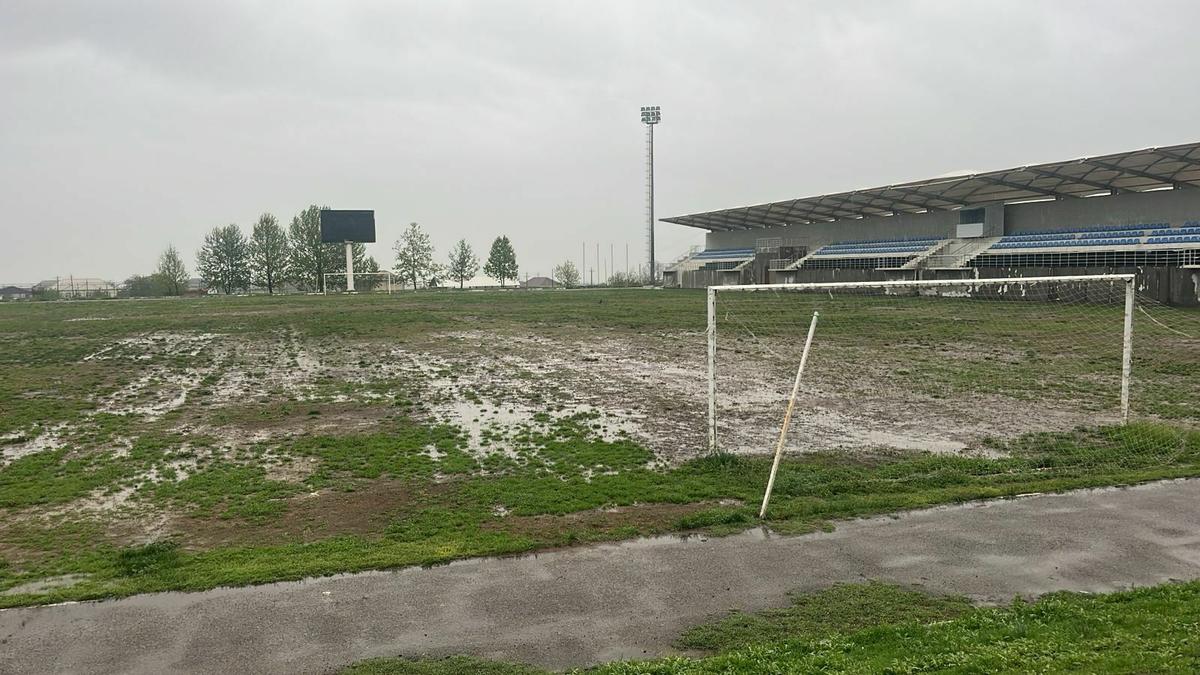 Güclü yağış bu stadionu yararsız hala saldı – VİDEO