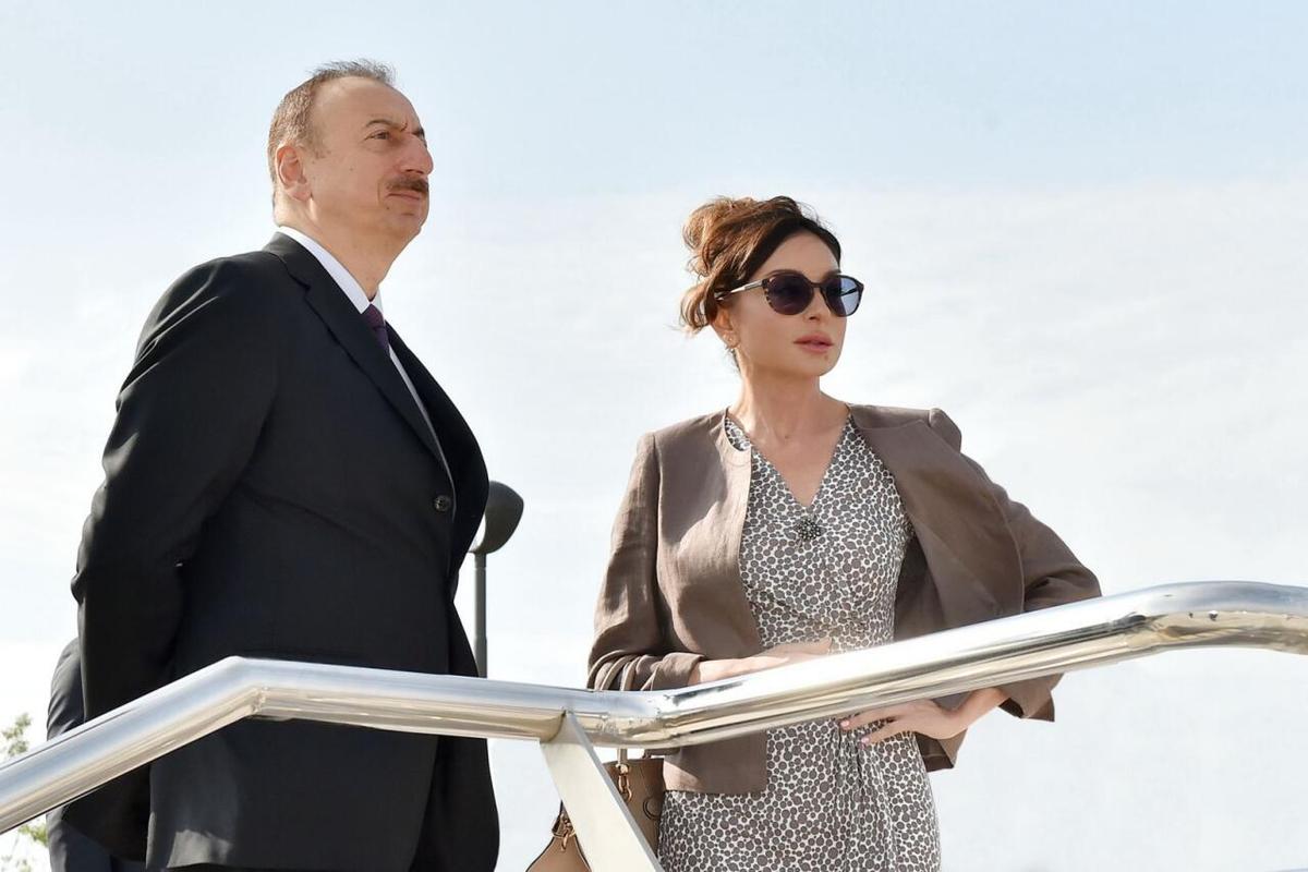 Prezident və birinci xanım “Sea Breeze”də layihələrlə tanış olublar