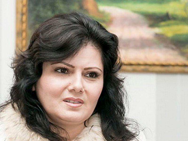 "2 mahnı oxumağına görə sazının arasına 10 min dollar qoydular"