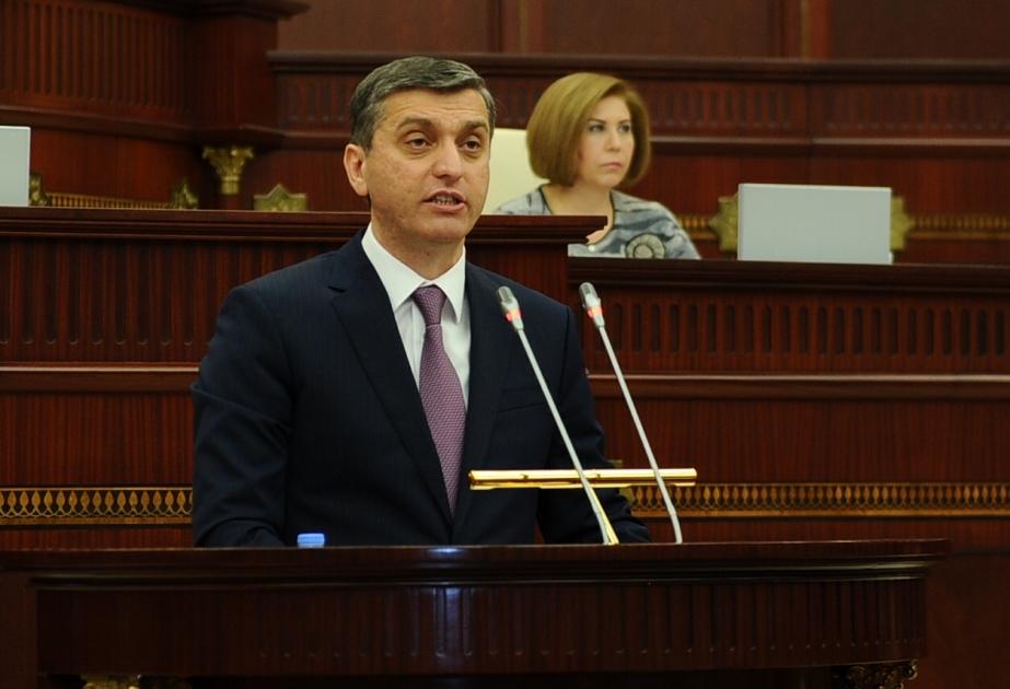 Vüqar Gülməmmədov Milli Məclisdə hesabat verir