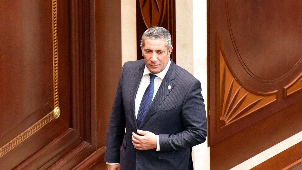 7 iclasdır görünməyən Siyavuş Novruzov parlamentdədir