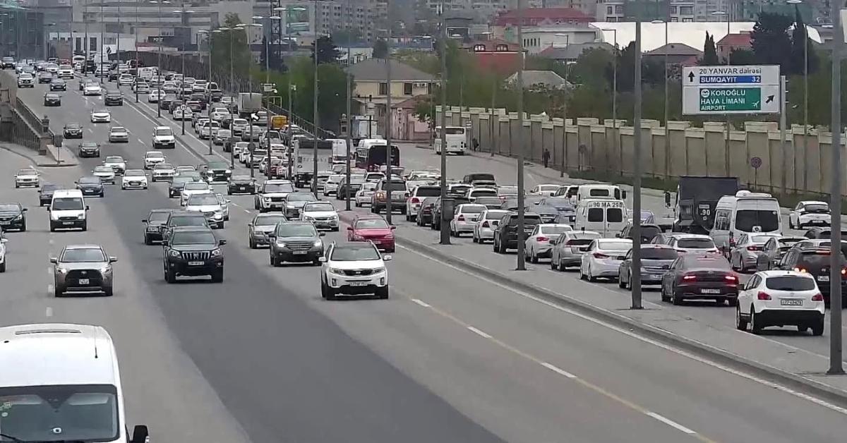 Sürücülərin nəzərinə - Bu yollar tıxaclıdır