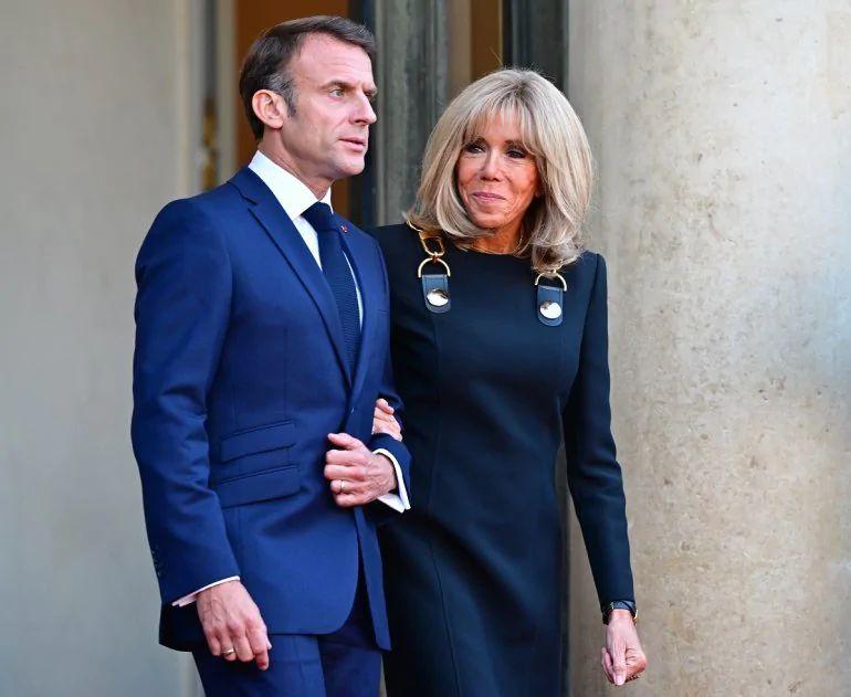 Bricit Macron cinsi qısnamada ittiham edilib Bricit Macron cinsi qısnamada ittiham edilib