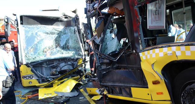 İstanbulda iki metrobus toqquşdu: ölü və yaralılar var İstanbulda iki metrobus toqquşdu: ölü və yaralılar var