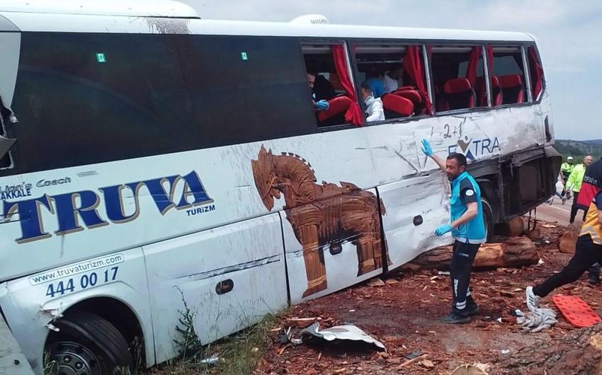 Türkiyədə turistləri daşıyan avtobus aşıb, 8 nəfər ölüb