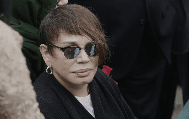 Dostunun ölümündən sarsılaraq öz saçını kəsdi