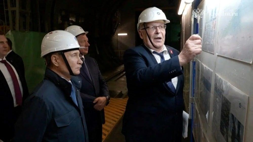 Putinin Kurska diqqətçəkən səfəri: Nüvə stansiyasını gözdən keçirib tapşırıqlar verdi - FOTOLAR