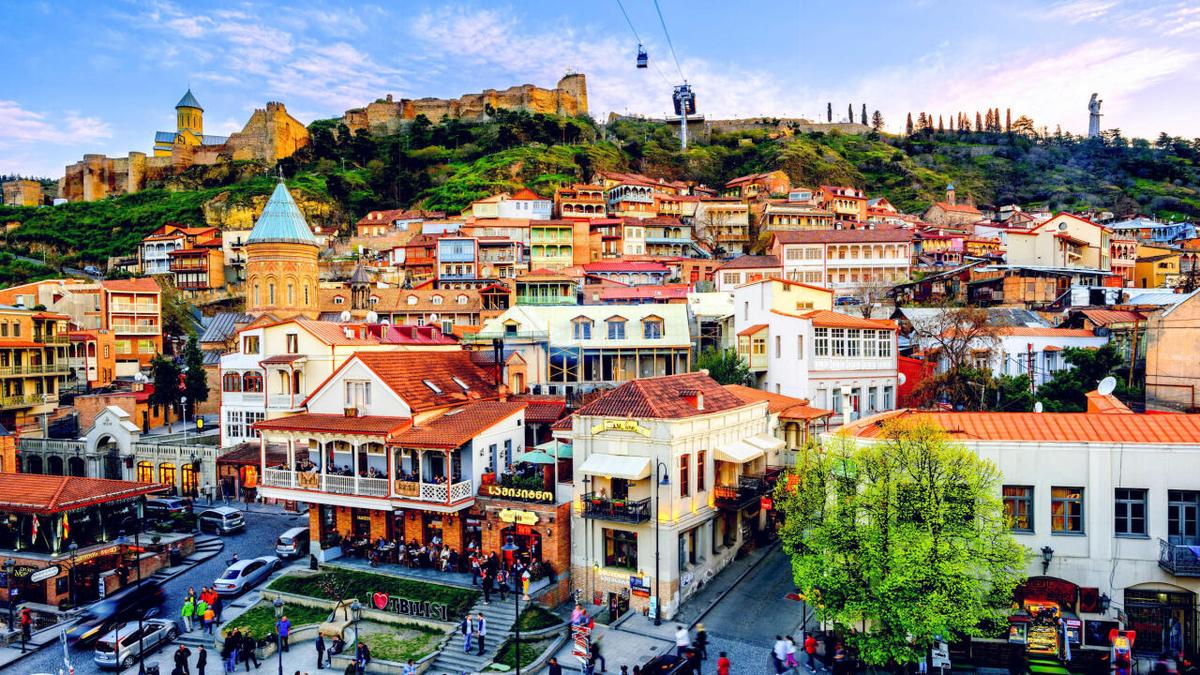 Tiflisin mərkəzində ATIŞMA