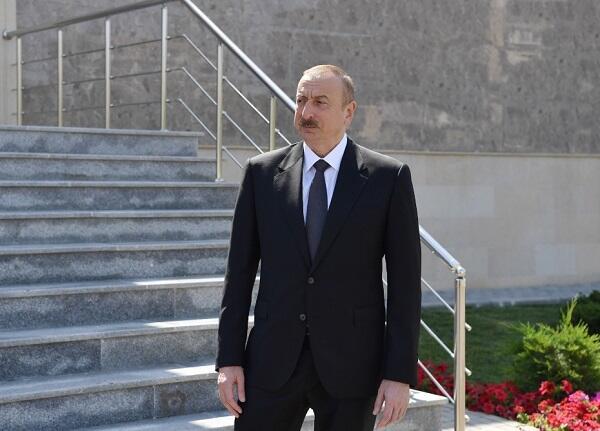 Prezident Laçında yeni kəndin açılışında...