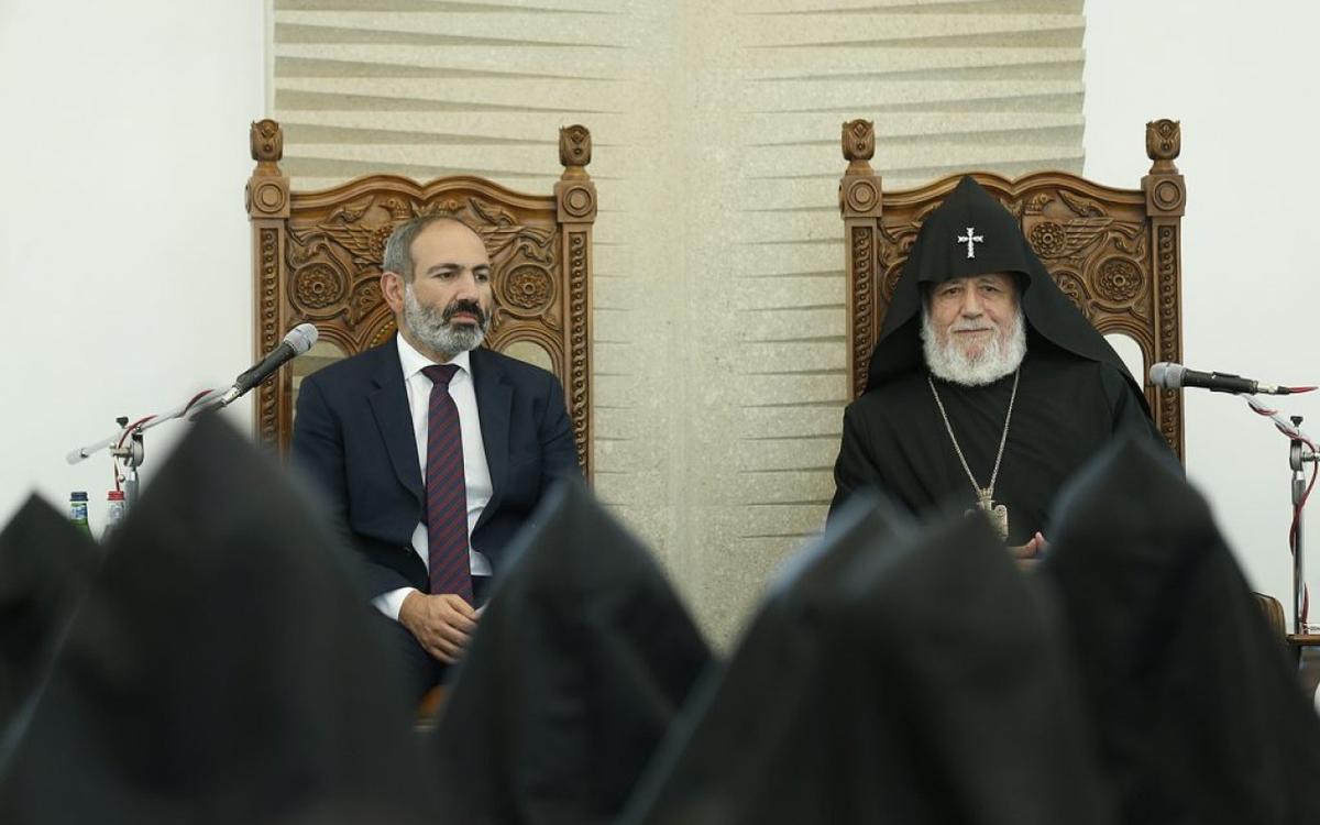 Paşinyan yeni din xadimi axtarışında - "Onun məqsədi başqadır..." Paşinyan yeni din xadimi axtarışında - "Onun məqsədi başqadır..."