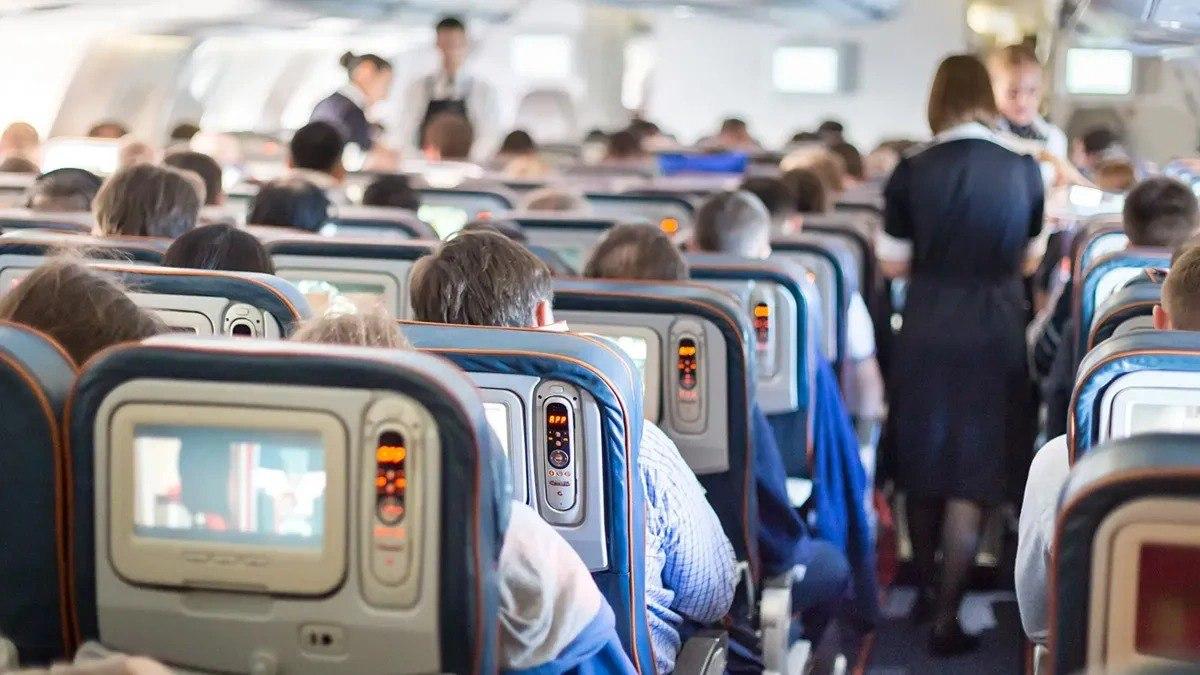 Təyyarədə asayişi pozanlara yeni cərimə tətbiq edildi —1155 manat