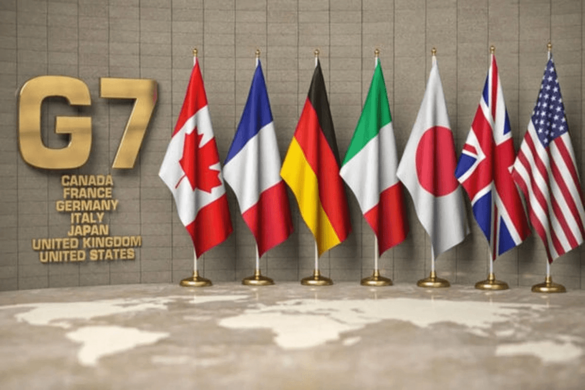 "Tramp Rusiyanı G7-yə daxil etmək istəyir"