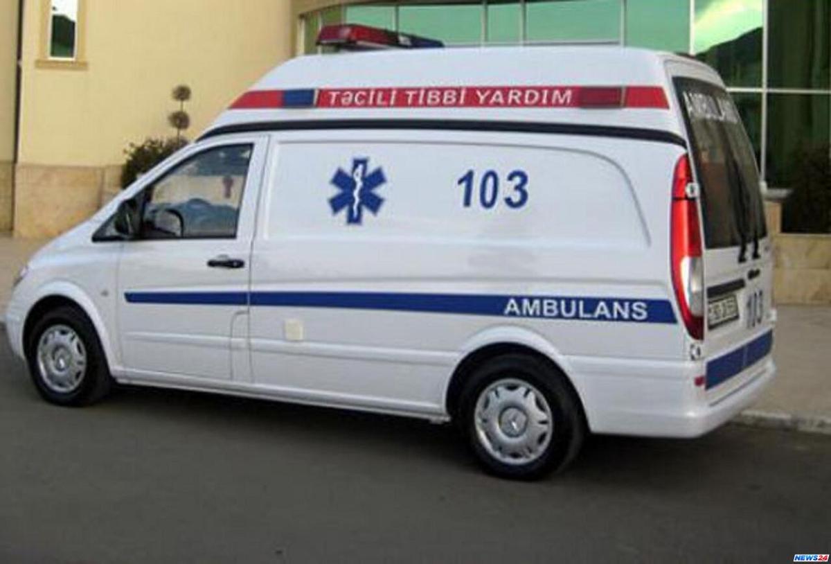 Mikroavtobus minik maşını ilə toqquşdu: 4 nəfər yaralandı - FOTO