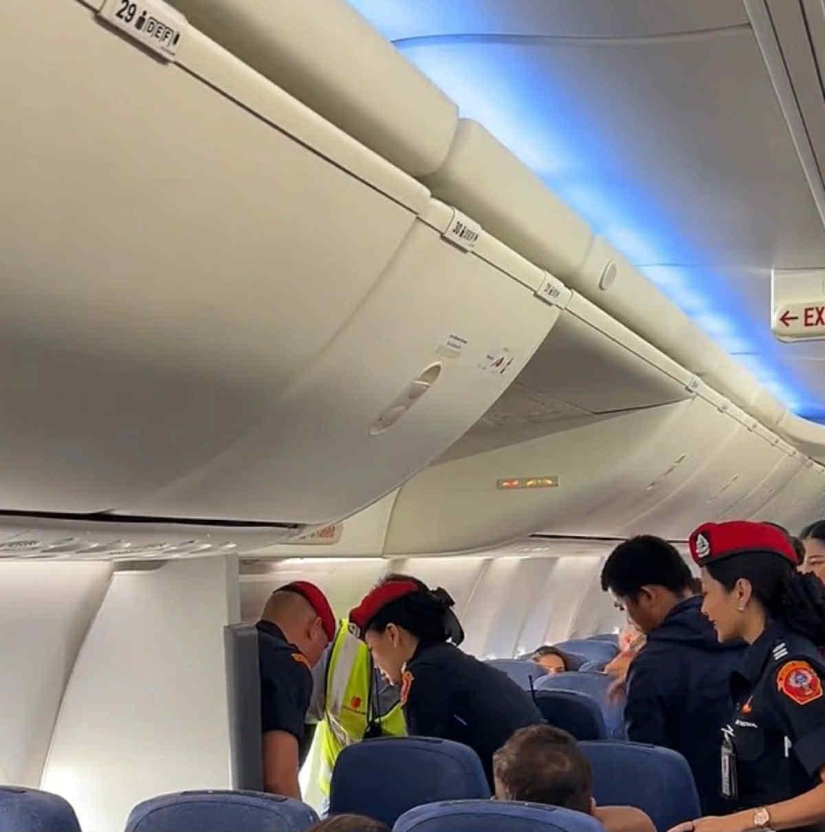 Banqkok hava limanında insident: Sərnişin təyyarədən çıxarıldı - FOTO