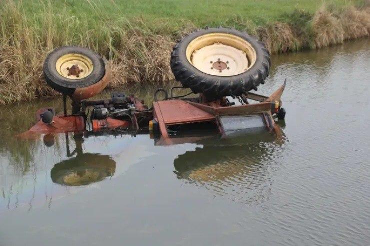 Qaxda traktor gölə düşdü, sürücüsü boğularaq öldü