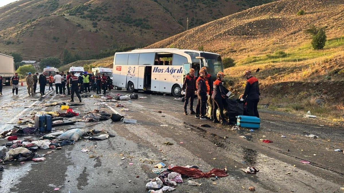 Türkiyədə avtobus qəzası: Ölən və yaralananlar var