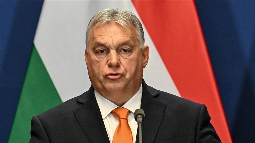Tramp Ursula fon der Leyeni "yedi" - Orban