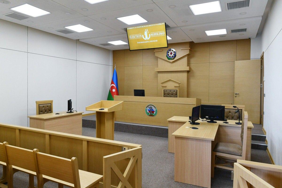 Sevgilisini daşla öldürən şəxs məhkəmədə hadisəni DANIŞDI: “Söyüşə görə...”