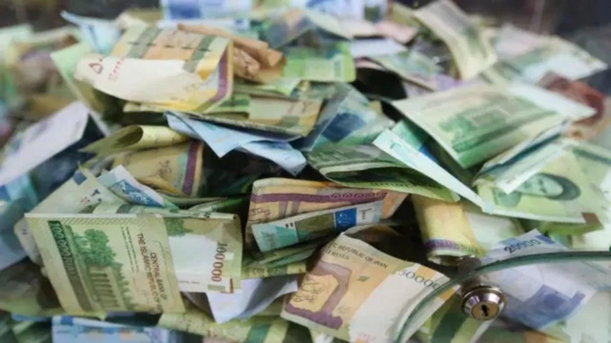 İran valyutasının adı dəyişdirildi: Yeni pul dövriyyəyə daxil olur