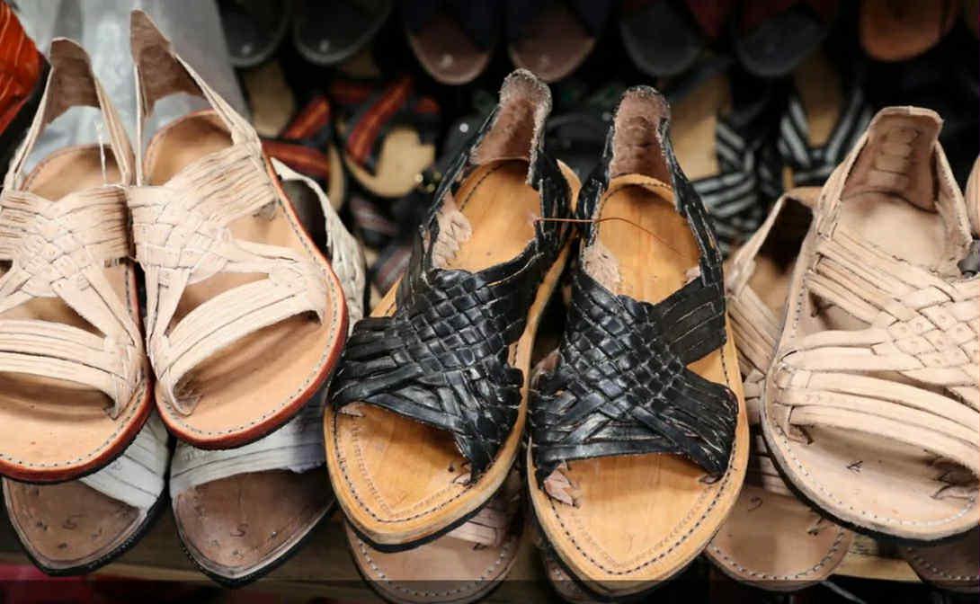 “Adidas” brendi Meksika sandallarını kopyaladığı üçün qalmaqala qarışdı