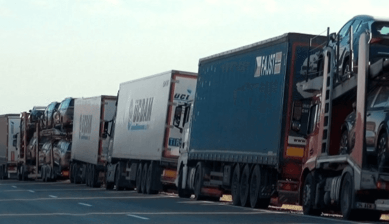 "Qırmızı Körpü" gömrük postunda gözləyən avtomobillərin sayı açıqlandı