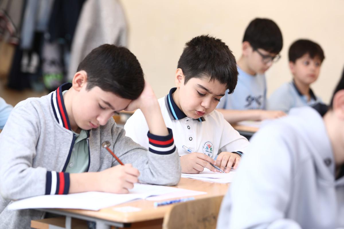 Rus bölməsində "Azərbaycan tarixi" Azərbaycan dilində tədris olunacaq - ƏMR