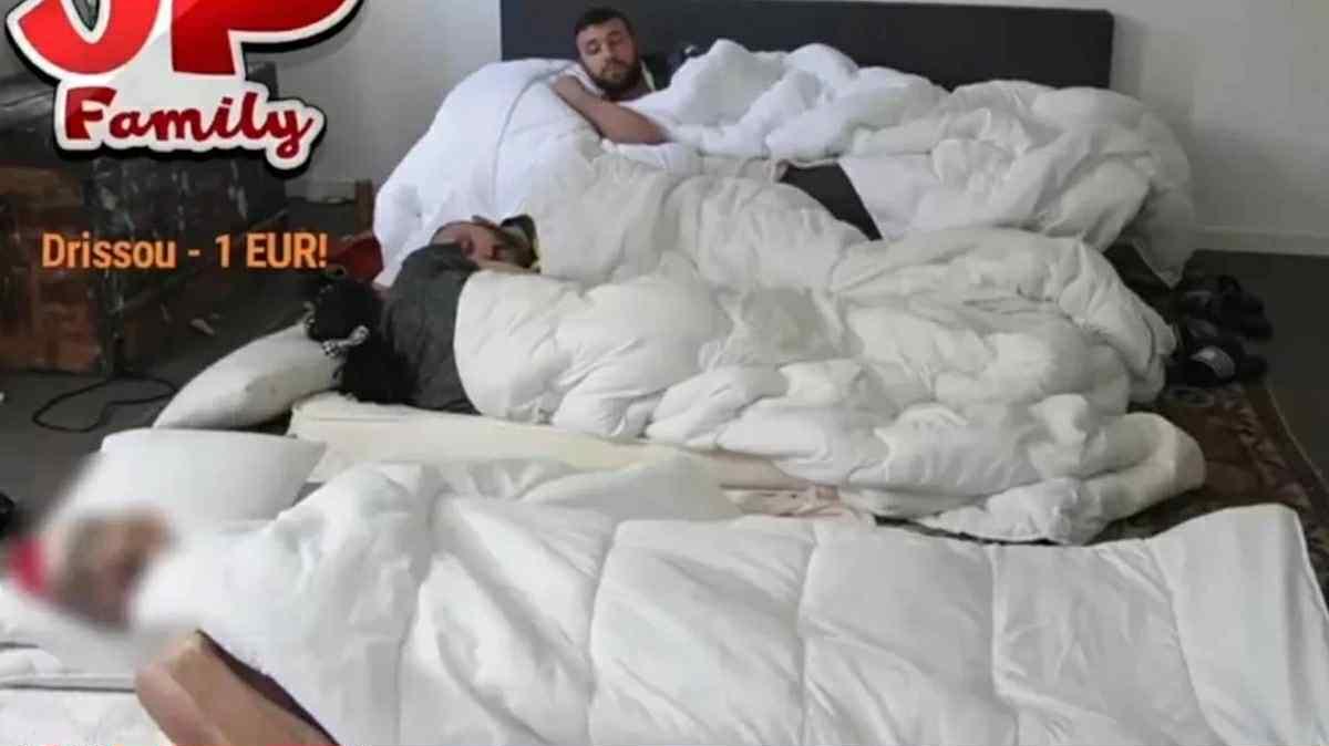 Məşhur teleaparıcı canlı yayımda öldü - VİDEO